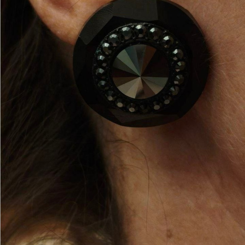 Lanvin Paris black crystal earring clip - Picture 5 of 15